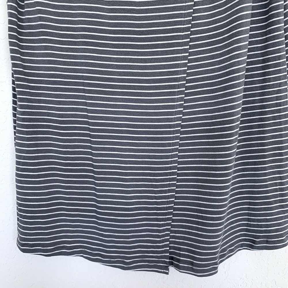 Old Navy Gray White Stripe Sleeveless Tank Top - Picture 5 of 6